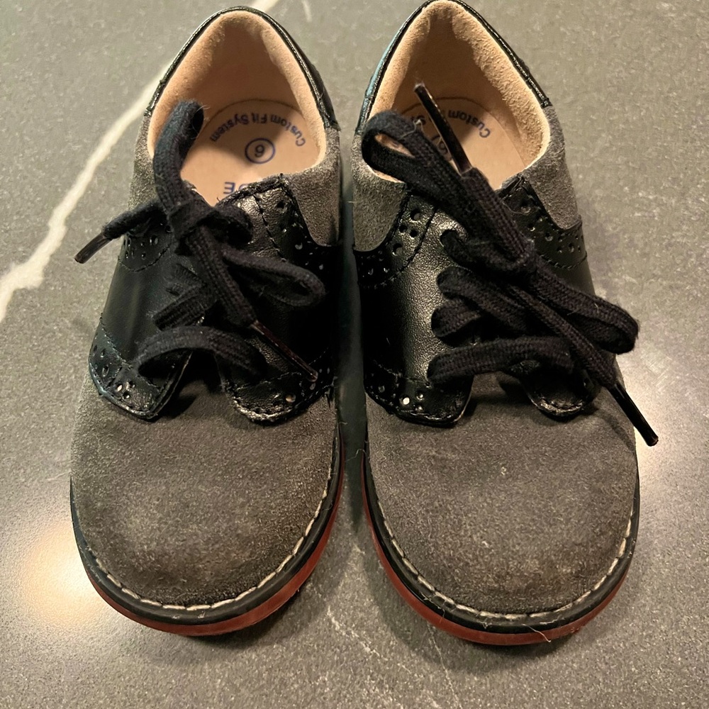 Toddler boys Footmates shoes- like new